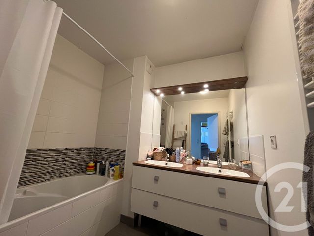 Appartement T4 à louer - 4 pièces - 87.08 m2 - LES SABLES D OLONNE - 85 - PAYS-DE-LOIRE - Century 21 Bleu Marine