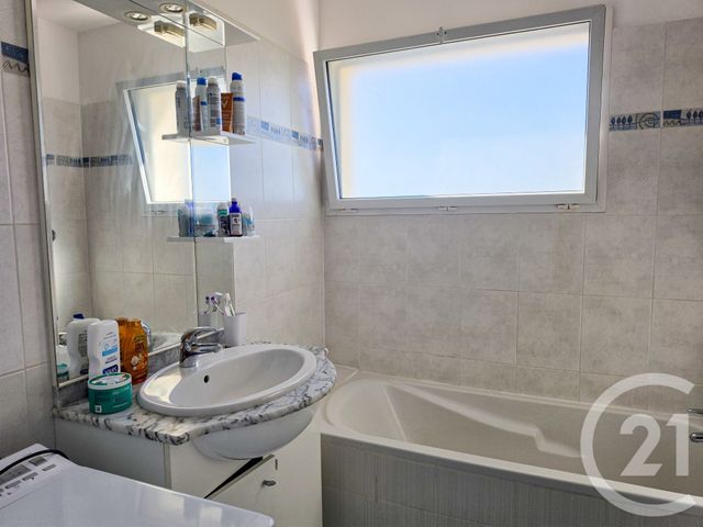 Appartement T3 à vendre - 3 pièces - 78.24 m2 - OLONNE SUR MER - 85 - PAYS-DE-LOIRE - Century 21 Bleu Marine