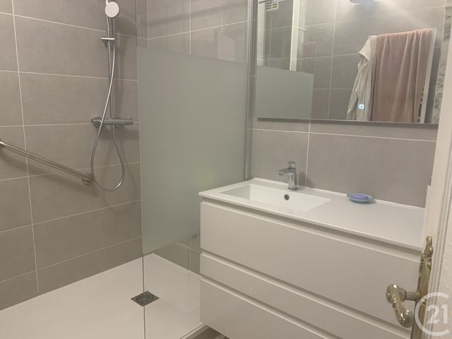 Appartement T3 à louer - 3 pièces - 77.19 m2 - LES SABLES D OLONNE - 85 - PAYS-DE-LOIRE - Century 21 Bleu Marine