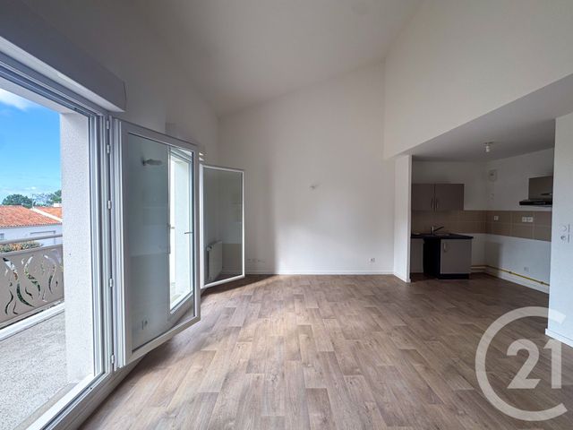 Appartement T3 à vendre - 3 pièces - 77.96 m2 - OLONNE SUR MER - 85 - PAYS-DE-LOIRE - Century 21 Bleu Marine
