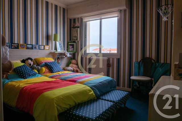 Appartement F4 à vendre - 4 pièces - 87.72 m2 - LES SABLES D OLONNE - 85 - PAYS-DE-LOIRE - Century 21 Bleu Marine Appartement F4 à vendre - 4 pièces - 87.72 m2 - LES SABLES D OLONNE - 85 - PAYS-DE-LOIRE - Century 21 Bleu Marine
