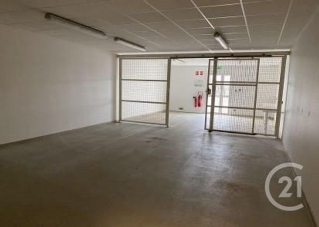 Afficher la photo en grand commerce à louer - 480.0 m2 - LES SABLES D OLONNE - 85 - PAYS-DE-LOIRE - Century 21 Bleu Marine