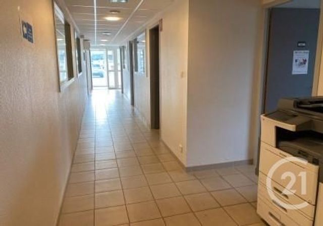 Afficher la photo en grand commerce à louer - 480.0 m2 - LES SABLES D OLONNE - 85 - PAYS-DE-LOIRE - Century 21 Bleu Marine