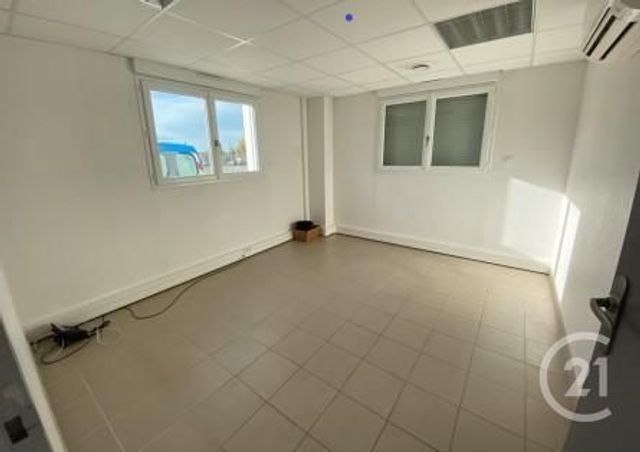 Afficher la photo en grand commerce à louer - 480.0 m2 - LES SABLES D OLONNE - 85 - PAYS-DE-LOIRE - Century 21 Bleu Marine