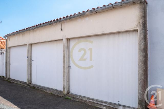 Afficher la photo en grand parking à vendre - 14.12 m2 - CHATEAU D OLONNE - 85 - PAYS-DE-LOIRE - Century 21 Bleu Marine
