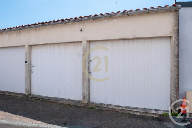 Afficher la photo en grand parking à vendre - 14.12 m2 - CHATEAU D OLONNE - 85 - PAYS-DE-LOIRE - Century 21 Bleu Marine