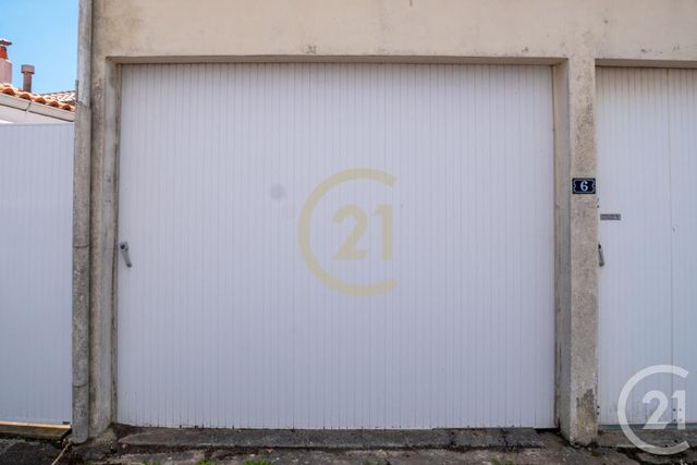 Afficher la photo en grand parking à vendre - 15.65 m2 - CHATEAU D OLONNE - 85 - PAYS-DE-LOIRE - Century 21 Bleu Marine