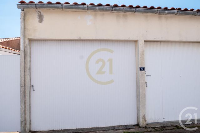 Afficher la photo en grand parking à vendre - 15.65 m2 - CHATEAU D OLONNE - 85 - PAYS-DE-LOIRE - Century 21 Bleu Marine