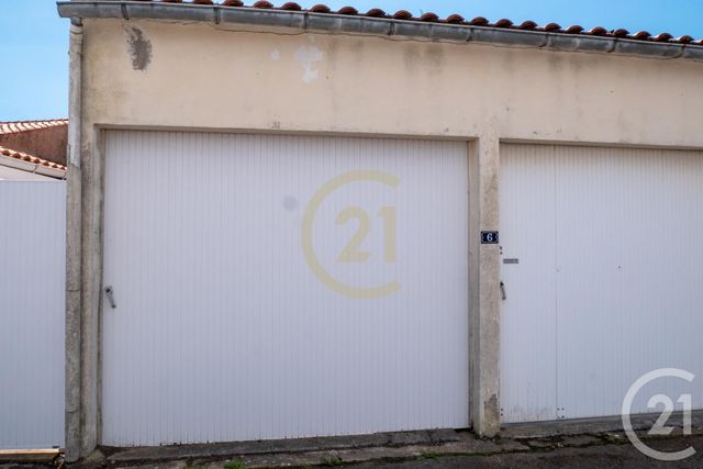 Afficher la photo en grand parking à vendre - 15.65 m2 - CHATEAU D OLONNE - 85 - PAYS-DE-LOIRE - Century 21 Bleu Marine